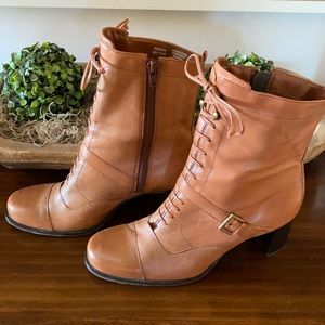 Like new Naturalizer bootie